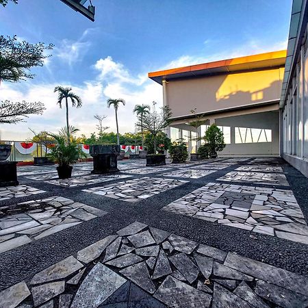 พริมา เอสอาร์ โฮเต็ล แอนด์ คอนเวนชัน Hotel สเลมาน ภายนอก รูปภาพ
