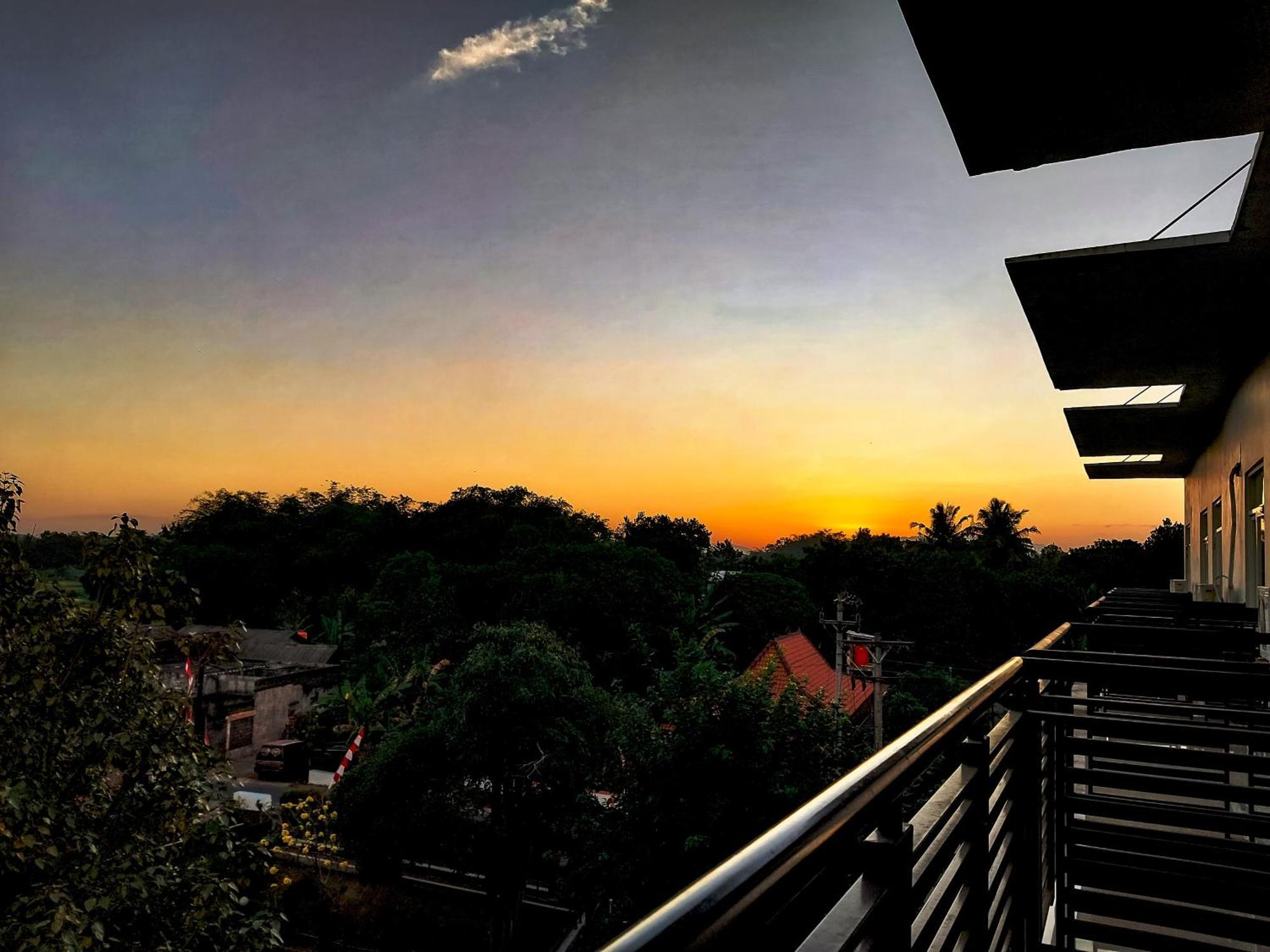 พริมา เอสอาร์ โฮเต็ล แอนด์ คอนเวนชัน Hotel สเลมาน ภายนอก รูปภาพ