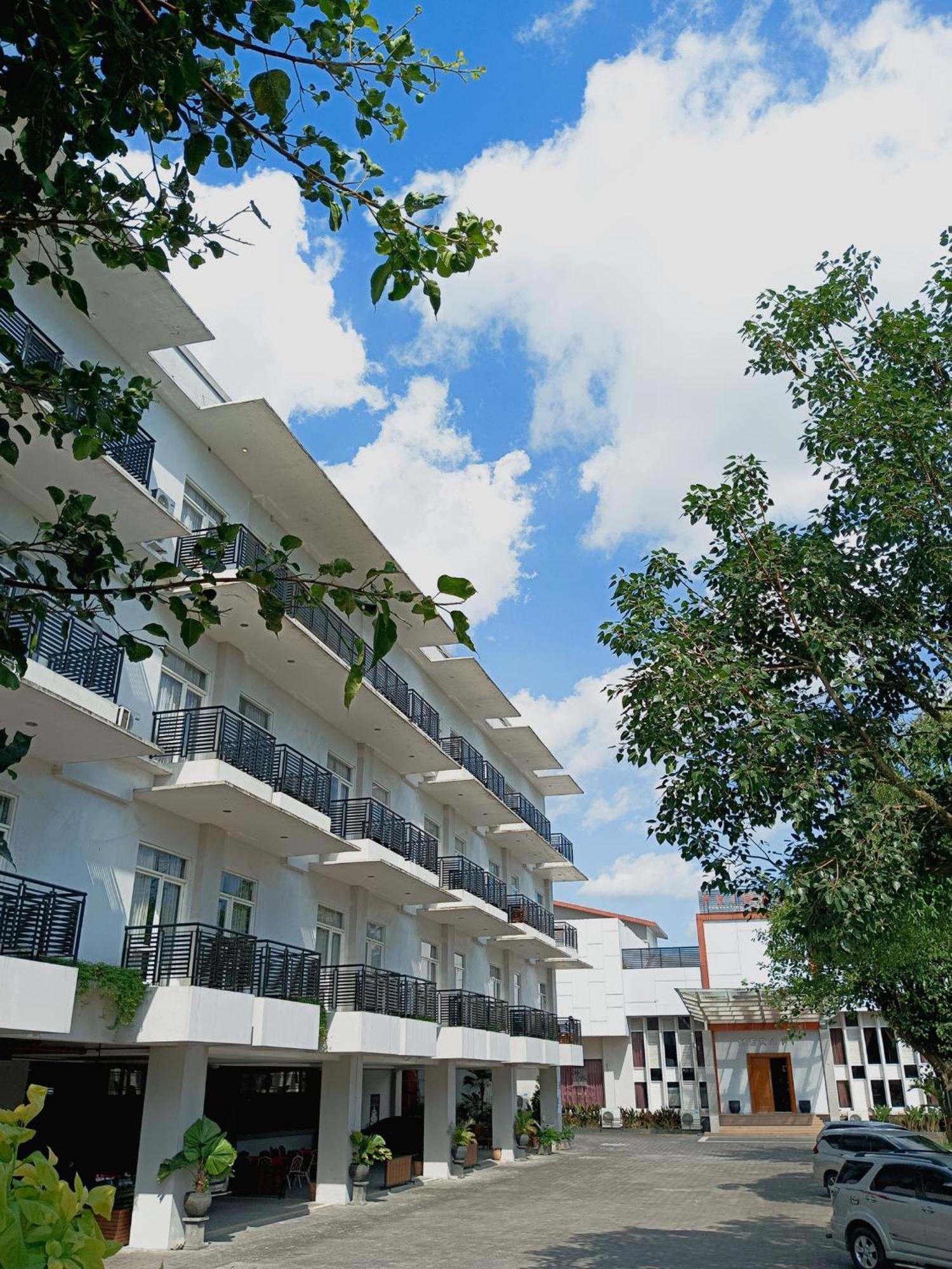 พริมา เอสอาร์ โฮเต็ล แอนด์ คอนเวนชัน Hotel สเลมาน ภายนอก รูปภาพ
