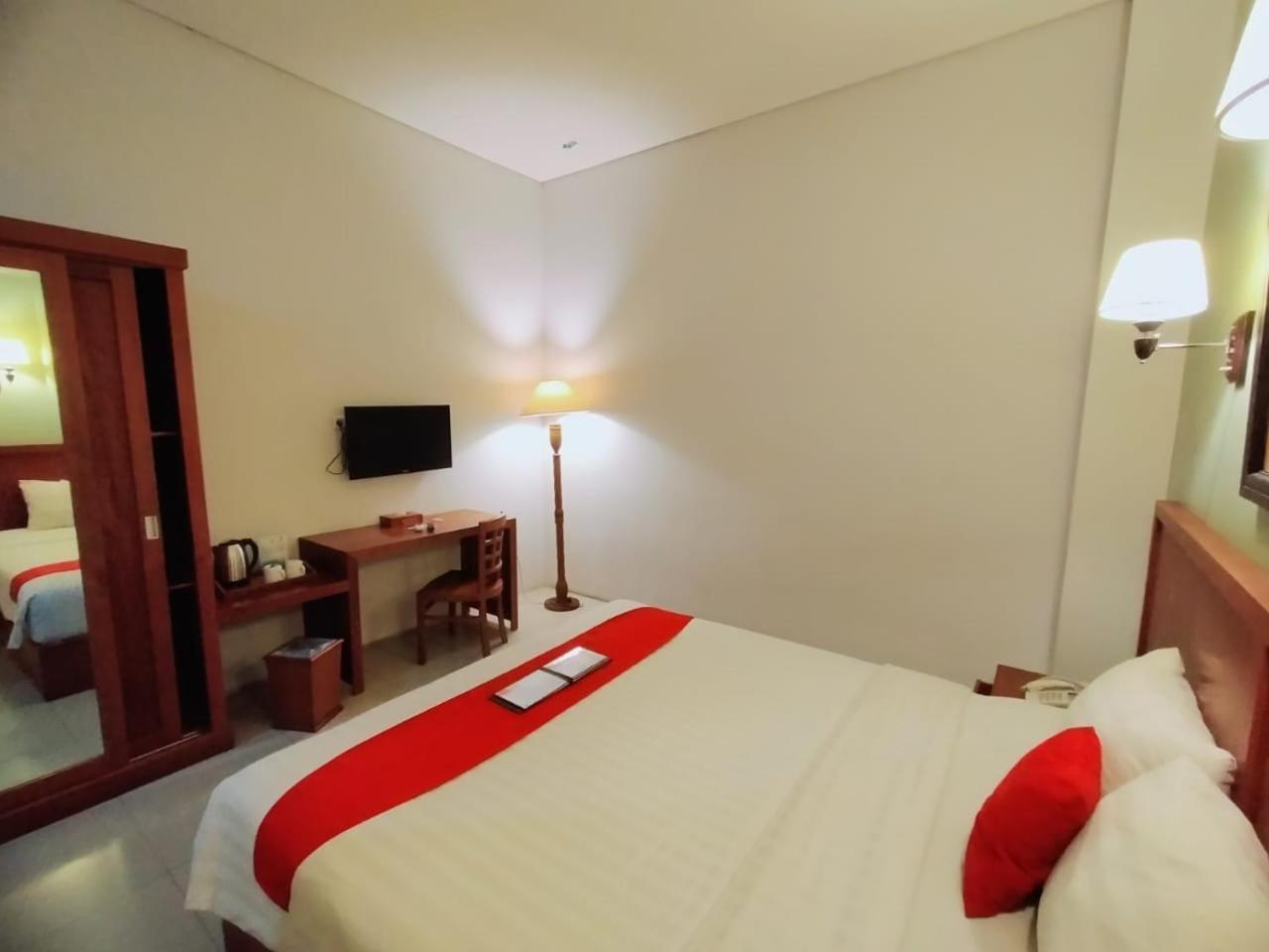 พริมา เอสอาร์ โฮเต็ล แอนด์ คอนเวนชัน Hotel สเลมาน ภายนอก รูปภาพ