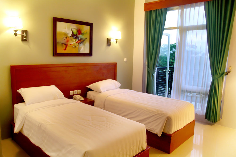 พริมา เอสอาร์ โฮเต็ล แอนด์ คอนเวนชัน Hotel สเลมาน ภายนอก รูปภาพ