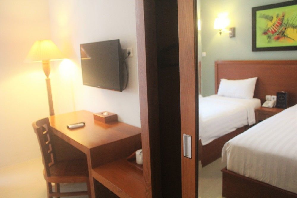 พริมา เอสอาร์ โฮเต็ล แอนด์ คอนเวนชัน Hotel สเลมาน ภายนอก รูปภาพ