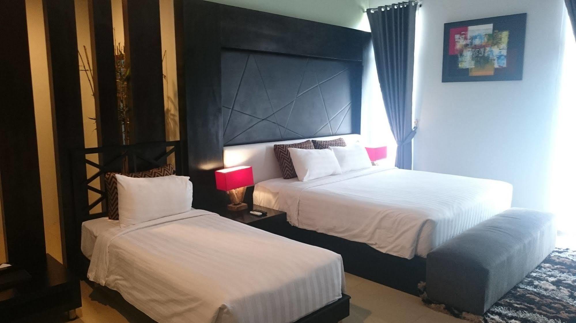 พริมา เอสอาร์ โฮเต็ล แอนด์ คอนเวนชัน Hotel สเลมาน ภายนอก รูปภาพ