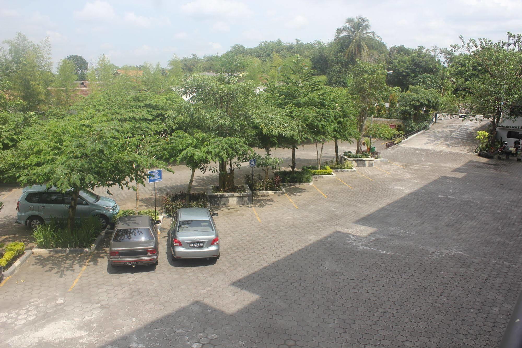 พริมา เอสอาร์ โฮเต็ล แอนด์ คอนเวนชัน Hotel สเลมาน ภายนอก รูปภาพ