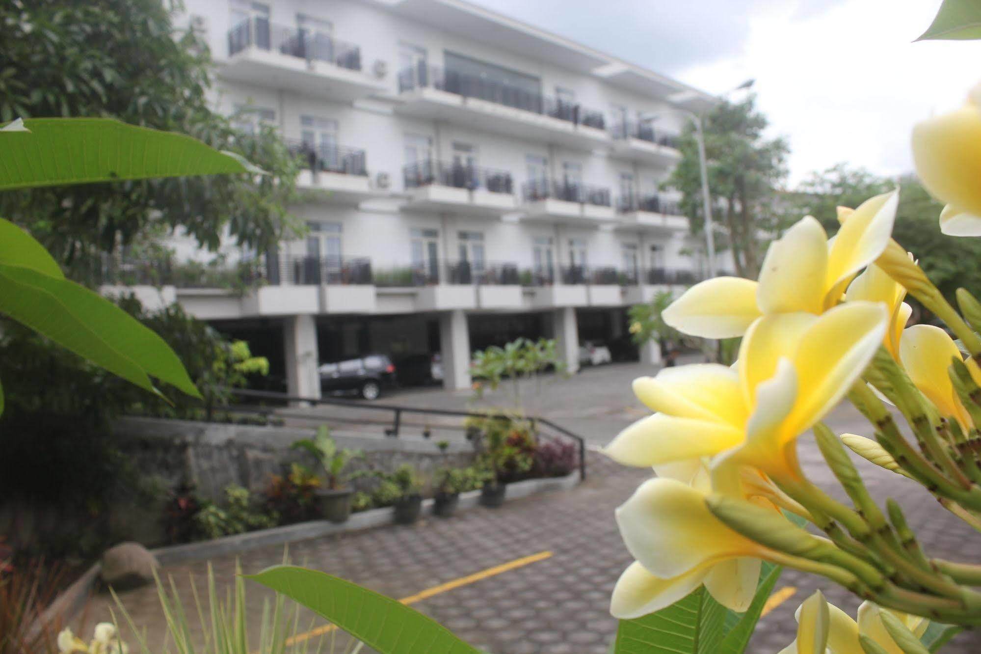 พริมา เอสอาร์ โฮเต็ล แอนด์ คอนเวนชัน Hotel สเลมาน ภายนอก รูปภาพ