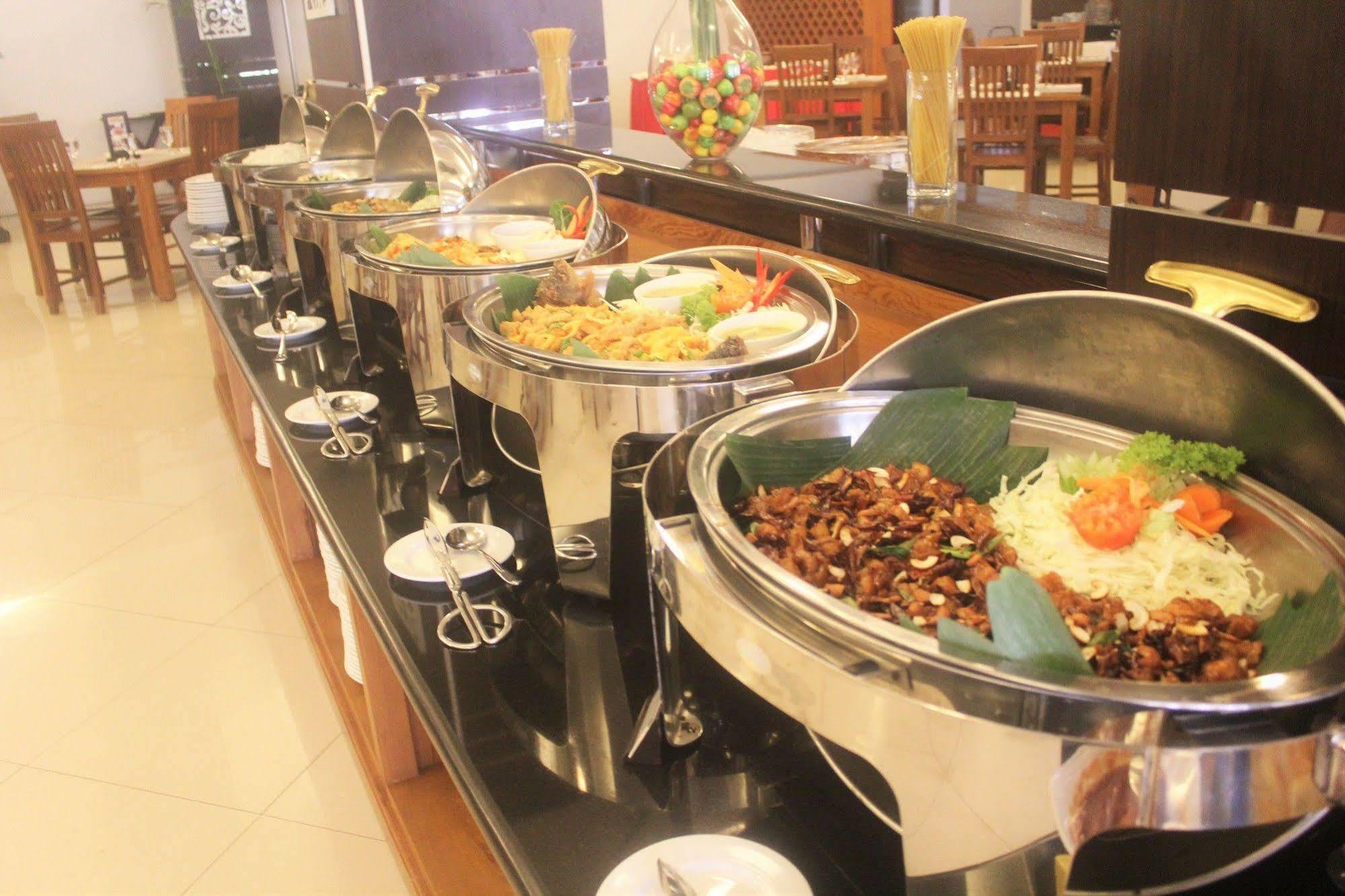 พริมา เอสอาร์ โฮเต็ล แอนด์ คอนเวนชัน Hotel สเลมาน ภายนอก รูปภาพ