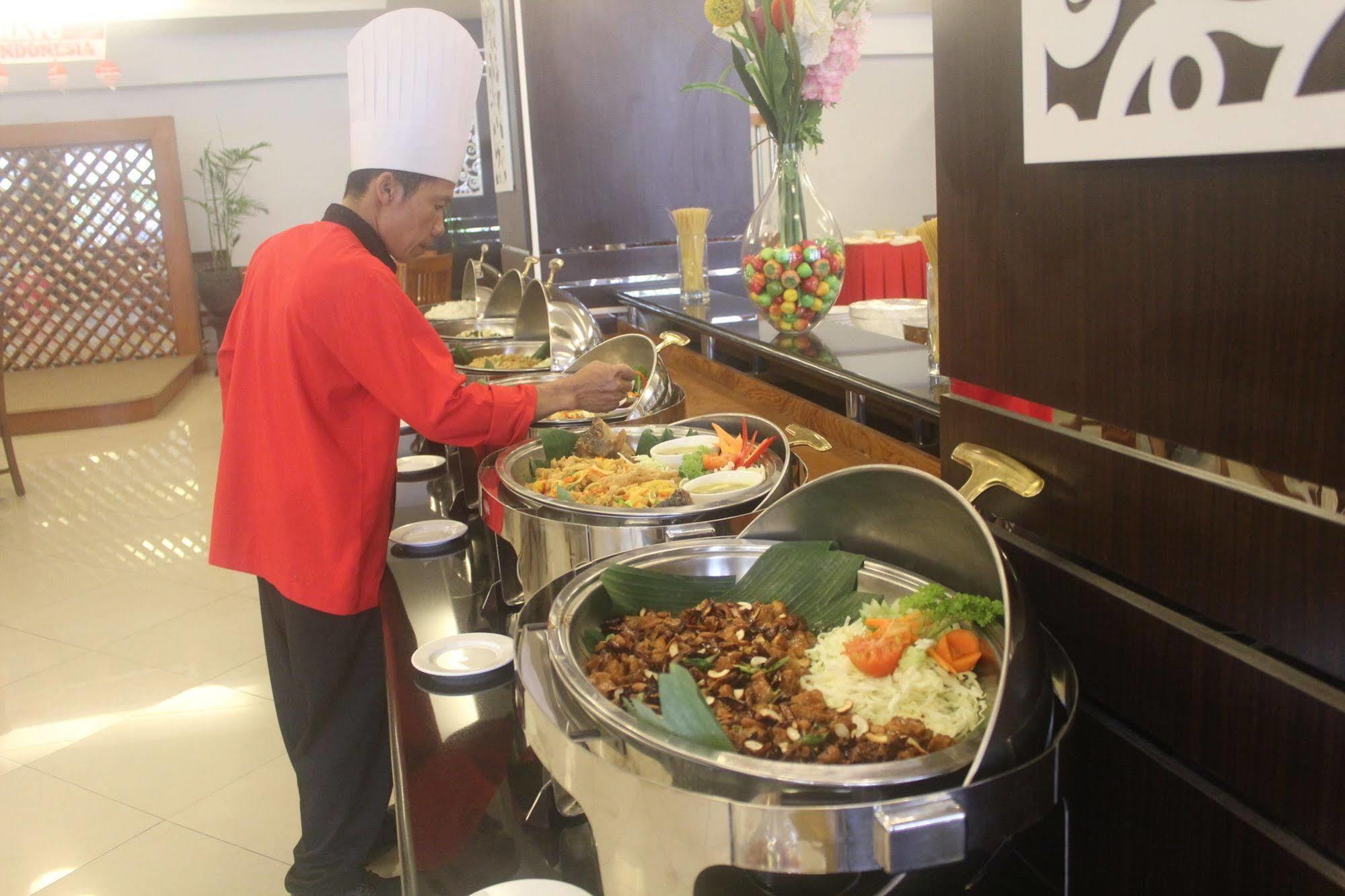 พริมา เอสอาร์ โฮเต็ล แอนด์ คอนเวนชัน Hotel สเลมาน ภายนอก รูปภาพ