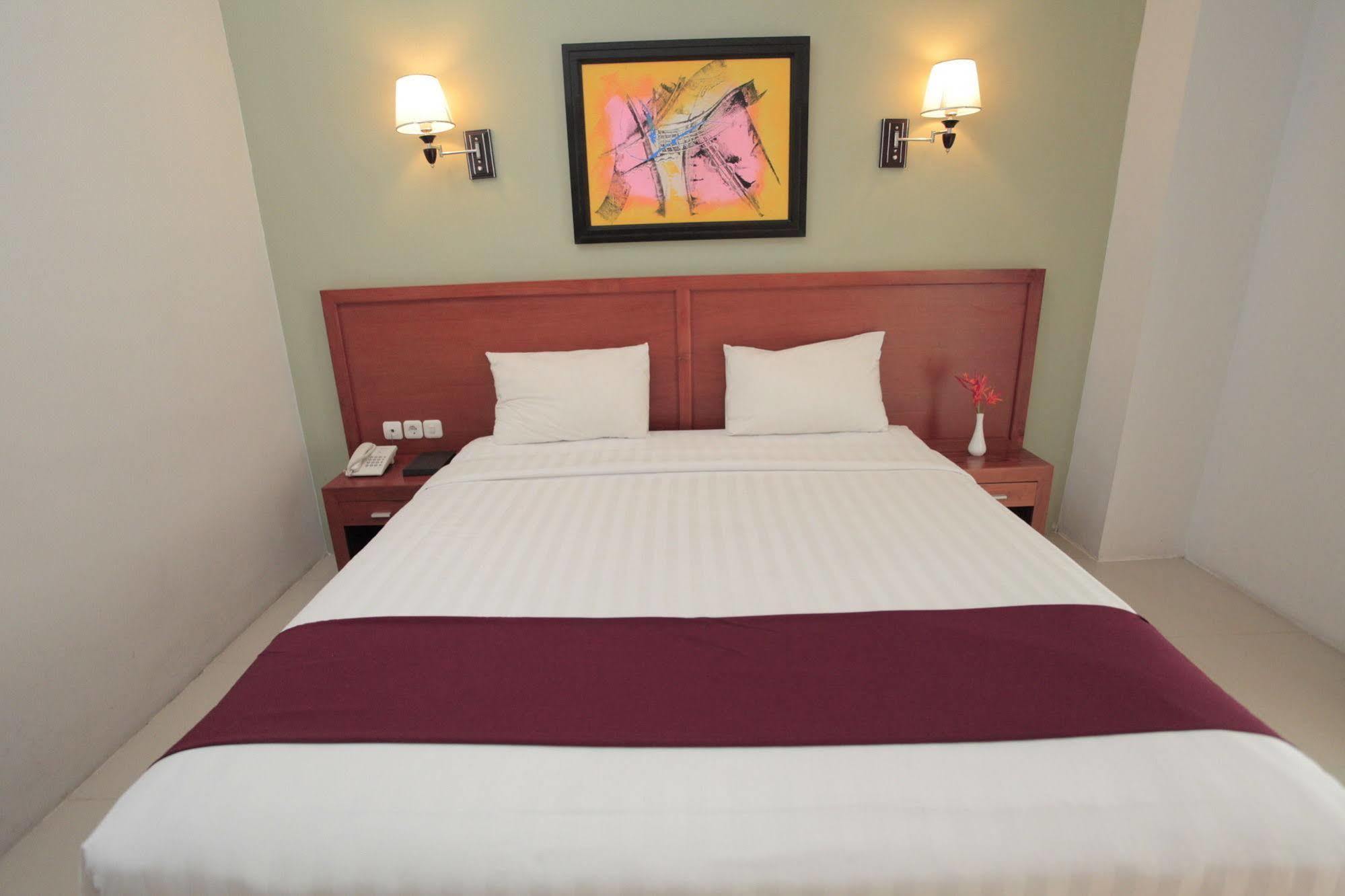 พริมา เอสอาร์ โฮเต็ล แอนด์ คอนเวนชัน Hotel สเลมาน ภายนอก รูปภาพ